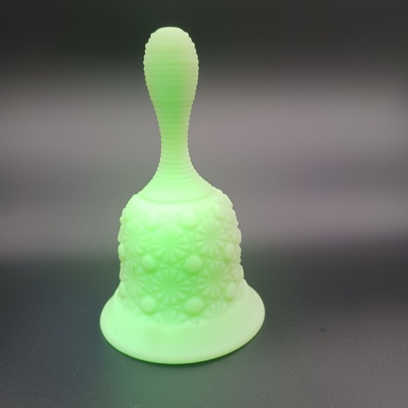 Fenton Lime Uranium Glass Daisy & Button Bell UV Reactive Glows Antique - Picture 3 of 13